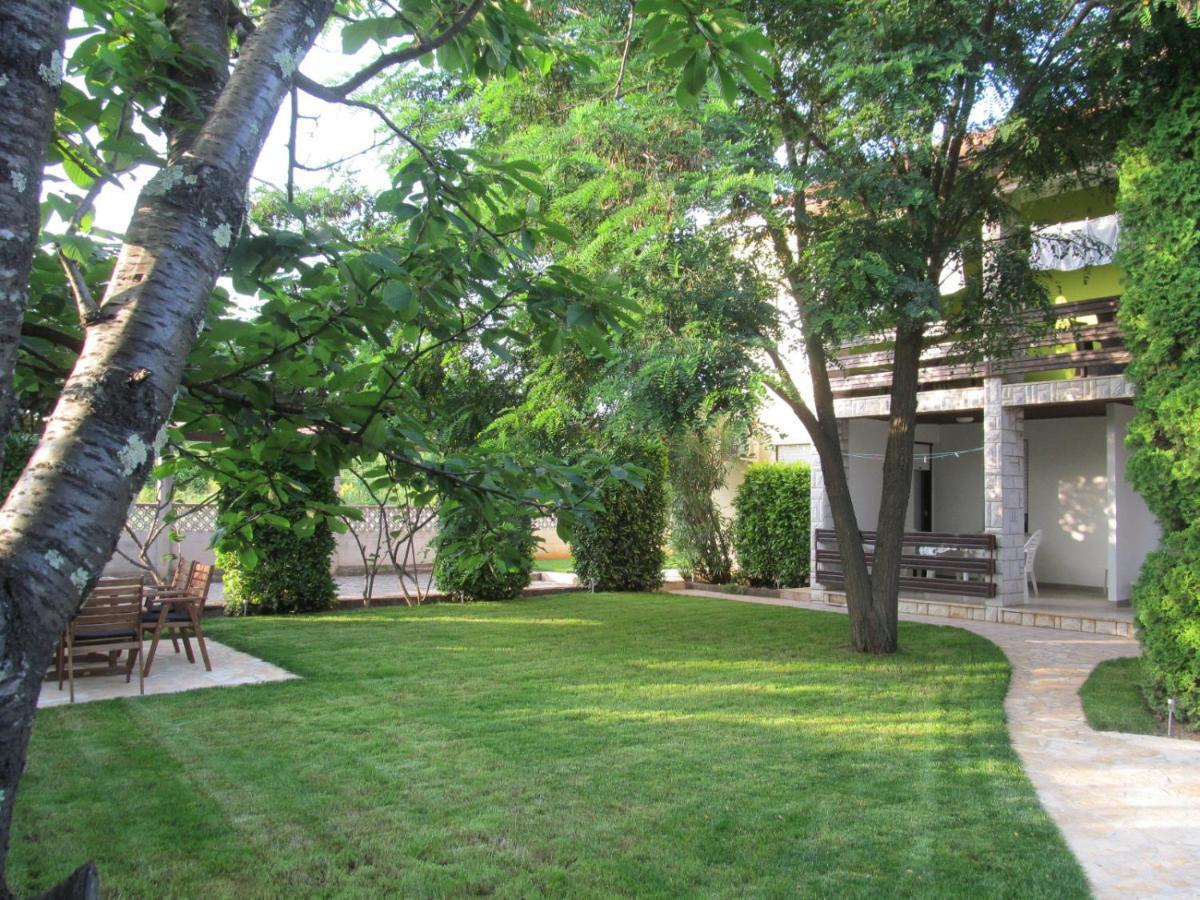 Apartments Zvezdica*** With Garden Zambratija  Exterior photo