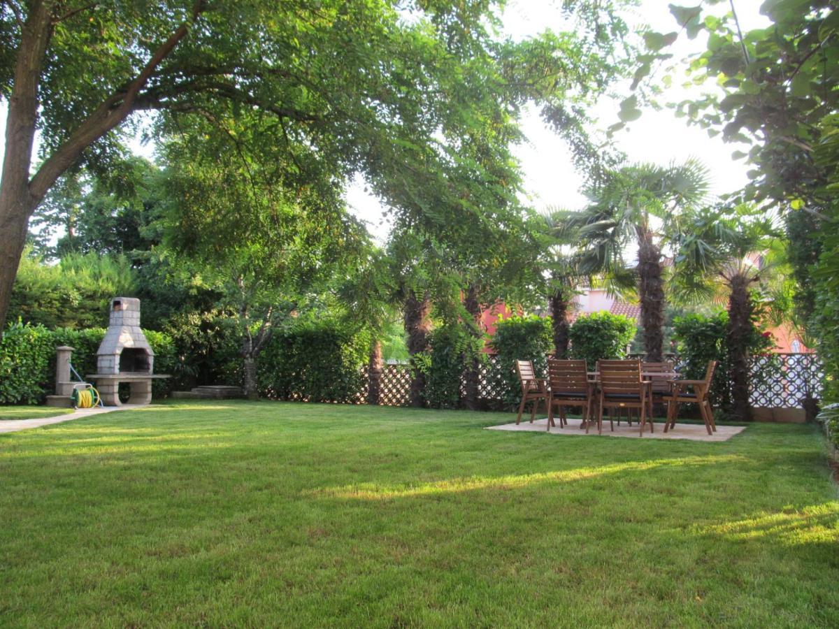 Apartments Zvezdica*** With Garden Zambratija  Exterior photo